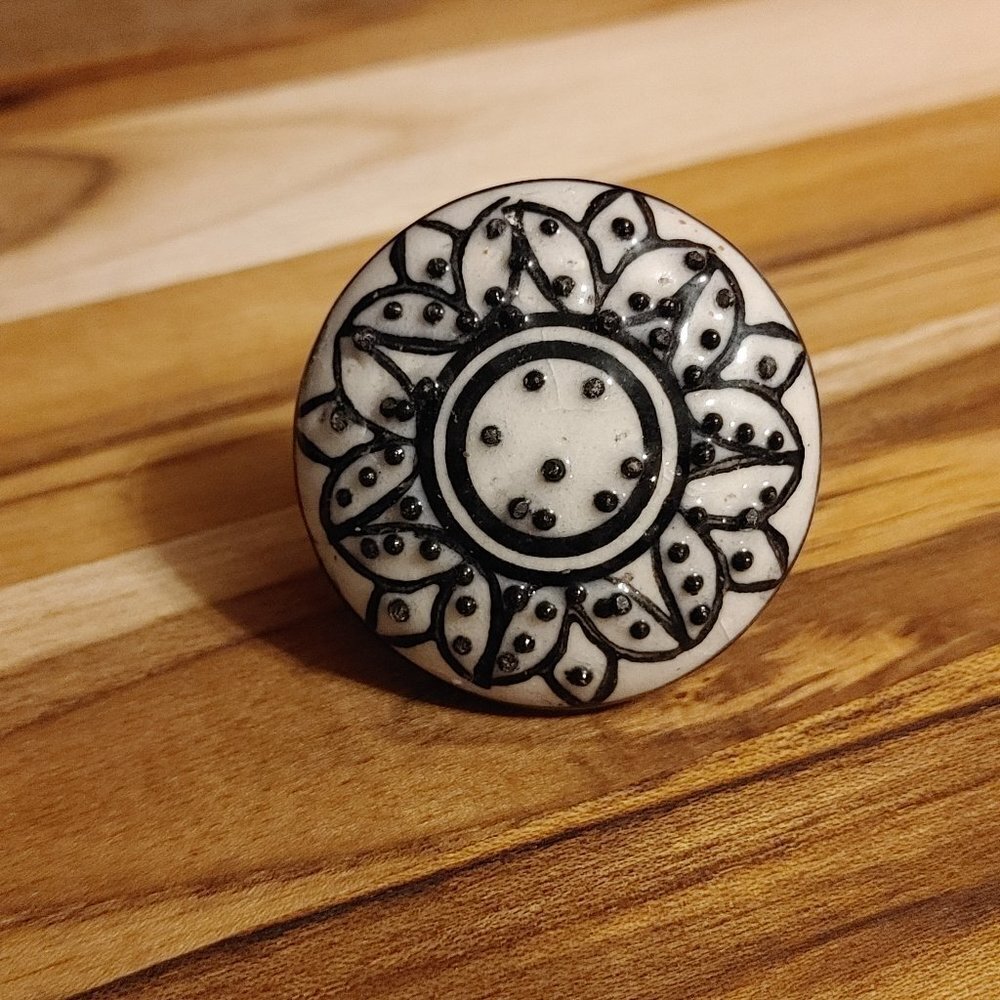 BEAUTIFUL Ceramic Cliftonville Drawer Knob Drawer Pull Decorative Knob